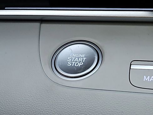 Used 2025 Hyundai Elantra Limited image 27