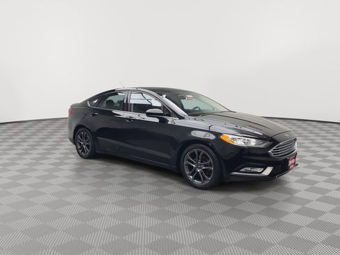 Used 2018 Ford Fusion SE w/ Equipment Group 201A FWD image 30
