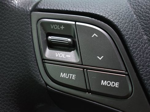 Used 2017 Hyundai Santa Fe SE AWD/4WD image 17