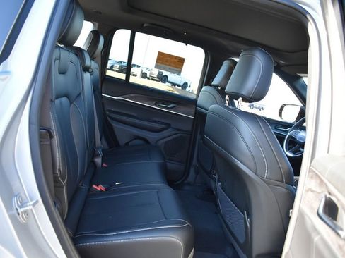 Certified 2025 Jeep Grand Cherokee Limited w/ Luxury Tech Group II image 32