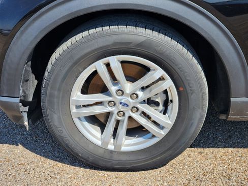 Used 2023 Ford Explorer XLT w/ Equipment Group 202A image 12