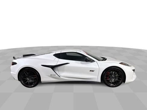 Used 2023 Chevrolet Corvette Z06 RWD image 9