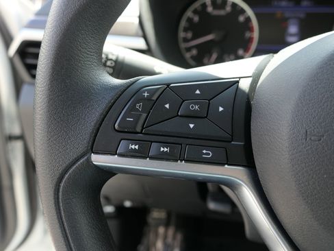 Used 2025 Nissan Altima 2.5 SV image 16