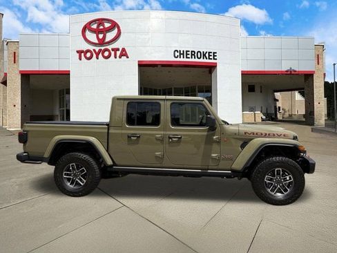 Used 2025 Jeep Gladiator Mojave AWD/4WD image 4