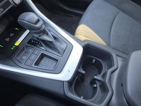 Used 2022 Toyota RAV4 XLE image 23