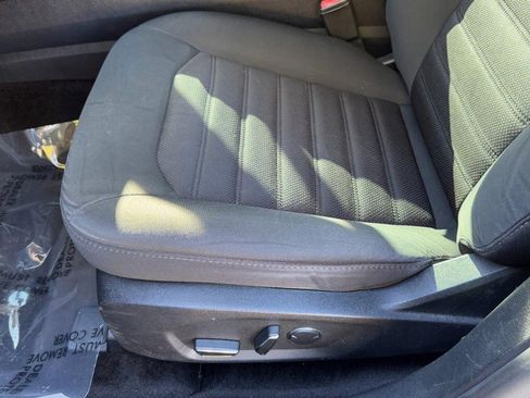 Used 2018 Ford Fusion SE w/ Fusion SE Technology Package image 23