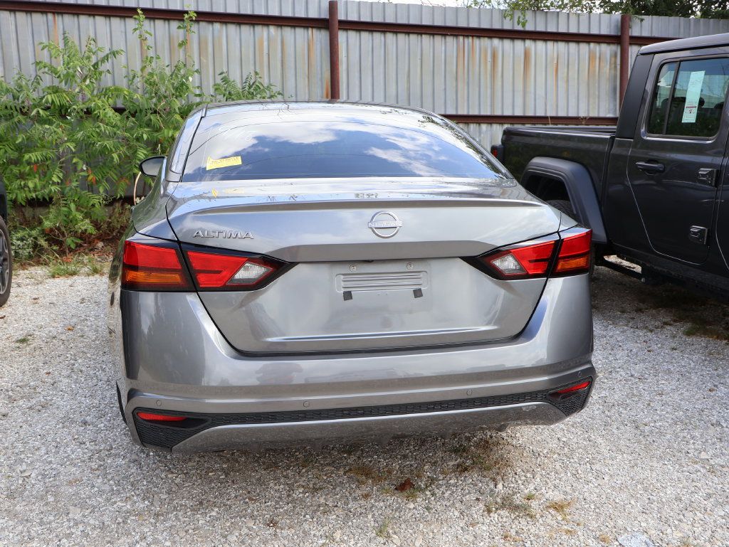 Used 2023 Nissan Altima 2.5 S FWD image 11