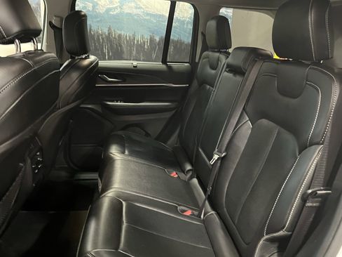 Used 2023 Jeep Grand Cherokee Limited w/ Luxury Tech Group II AWD/4WD image 14