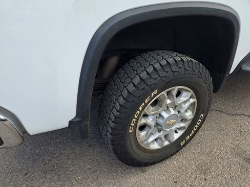 Used 2022 Chevrolet Silverado 2500 LT w/ Convenience Package AWD/4WD image 10