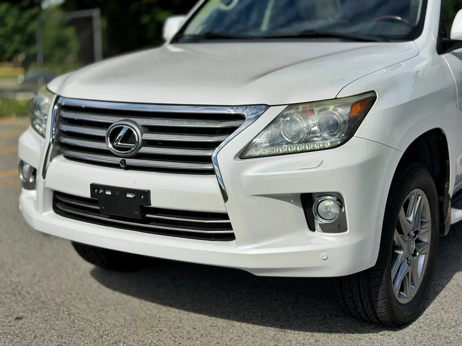 Used 2013 Lexus LX 570 4WD w/ Luxury Pkg image 21