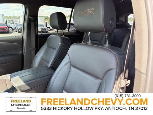 Used 2023 Chevrolet Traverse High Country FWD image 26