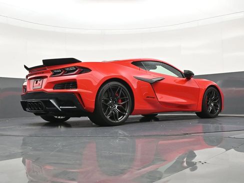 Used 2024 Chevrolet Corvette Z06 w/ Stealth Interior Trim Package RWD image 29