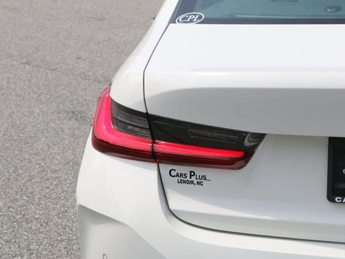 Used 2024 BMW 330i Sedan w/ Premium Package RWD image 6