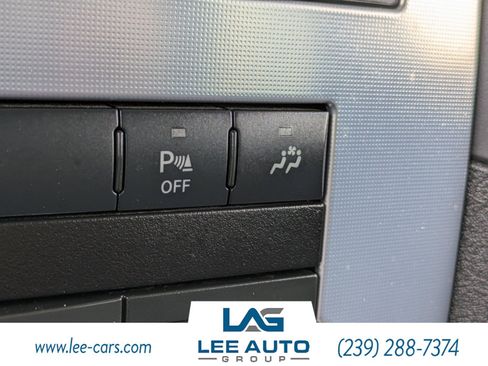 Used 2010 Jeep Commander Sport RWD image 24