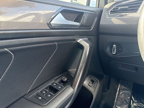 Used 2023 Volkswagen Tiguan SE FWD image 17