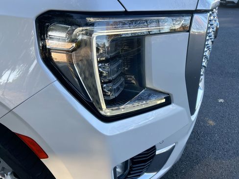 Used 2022 GMC Yukon Denali w/ Denali Premium Package image 11