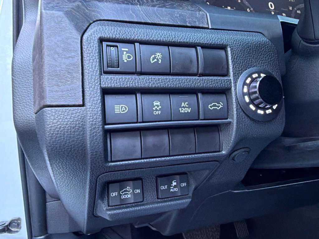 Used 2024 Toyota Tacoma Limited w/ Limited Package (LT) AWD/4WD image 30