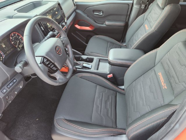 Used 2025 Nissan Frontier Pro-X RWD image 11