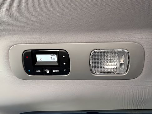 Used 2022 Honda Odyssey Elite image 36