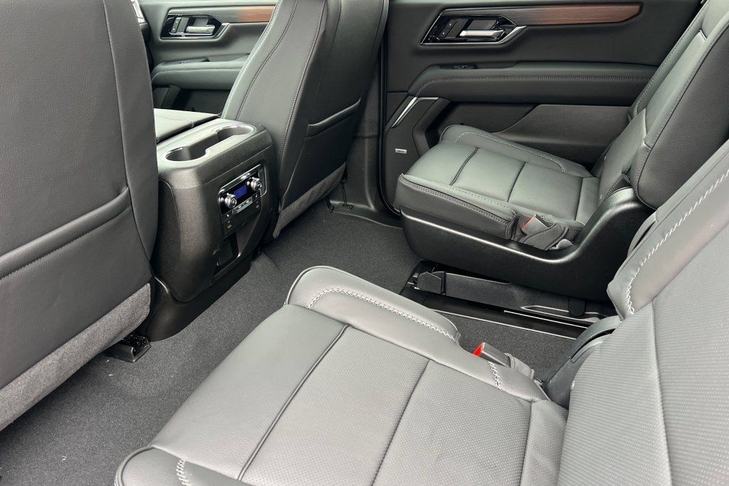 New 2026 GMC Yukon XL Denali AWD/4WD image 9
