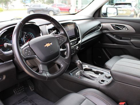 Used 2019 Chevrolet Traverse LT w/ LT Premium Package FWD image 12