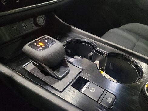 Used 2023 Nissan Rogue S image 26