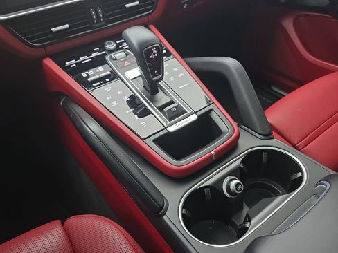 Used 2022 Porsche Cayenne AWD/4WD image 29