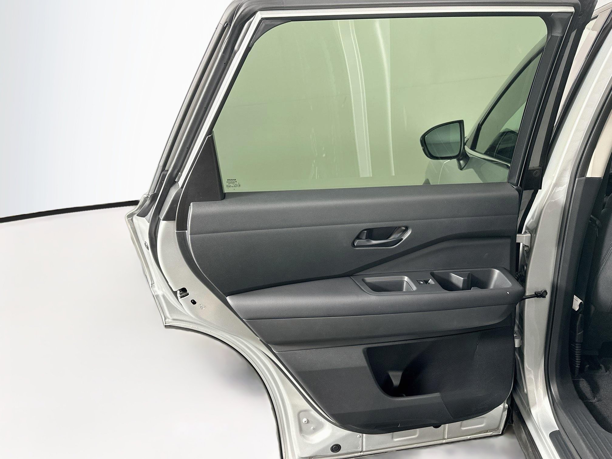 Used 2025 Nissan Pathfinder SV FWD image 25