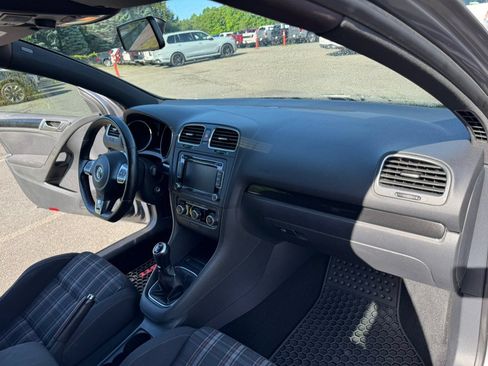 Used 2011 Volkswagen GTI 4-Door FWD image 18