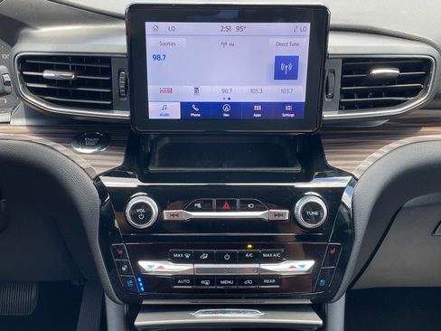 Used 2023 Ford Explorer Limited w/ Equipment Group 301A image 18