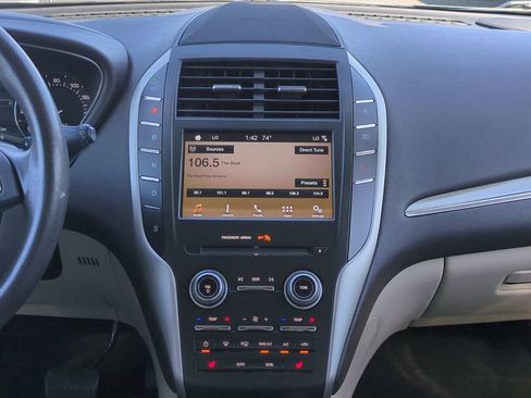 Used 2018 Lincoln MKC Premiere image 17