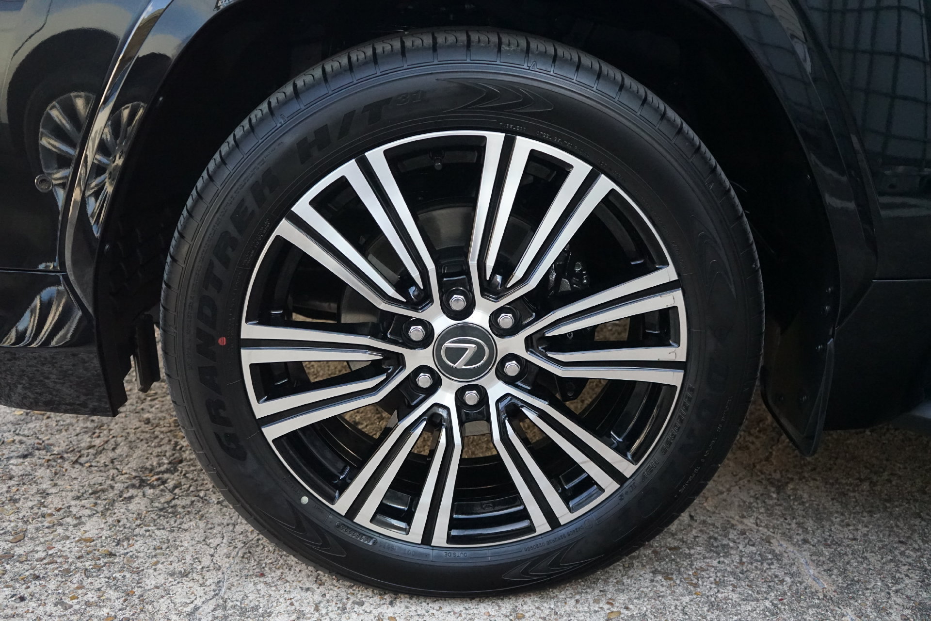 Used 2026 Lexus LX 700h Luxury AWD/4WD image 38