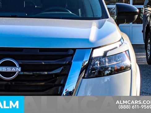 Used 2025 Nissan Pathfinder S image 15