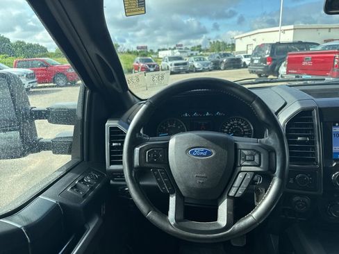 Used 2019 Ford F150 XLT w/ Equipment Group 302A Luxury AWD/4WD image 12