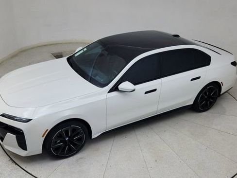 Used 2023 BMW 740i w/ Executive Package image 84