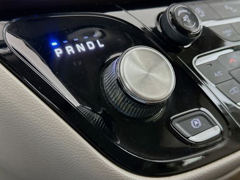 Used 2017 Chrysler Pacifica Touring-L w/ Tire & Wheel Group image 24