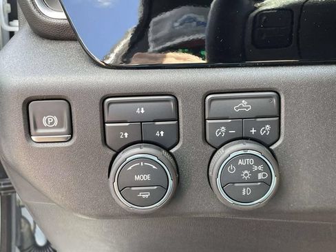 Used 2025 Chevrolet Silverado 2500 LT w/ Convenience Package AWD/4WD image 32