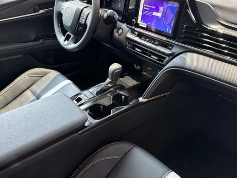New 2026 Toyota Camry Hybrid FWD image 17