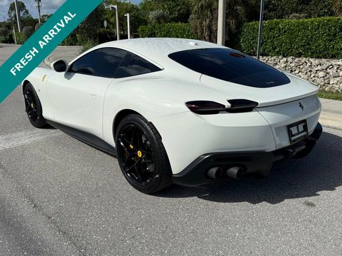Used 2022 Ferrari Roma image 3