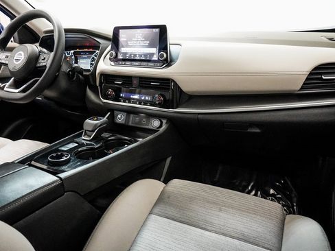 Used 2021 Nissan Rogue SV image 11