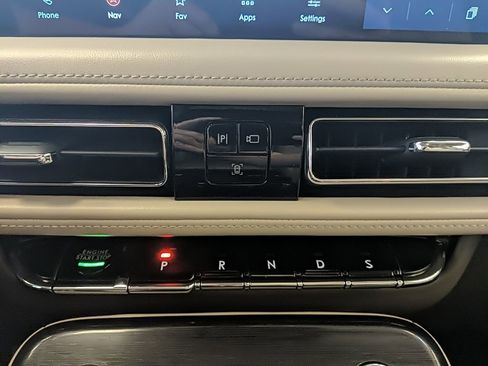 Used 2021 Lincoln Nautilus Reserve w/ Equipment Group 201A image 20