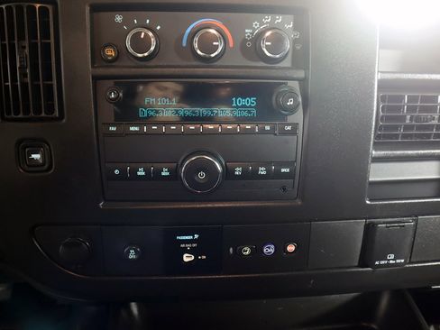 Used 2024 GMC Savana 2500 w/ Driver Convenience Package image 32