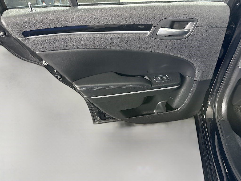 Used 2023 Chrysler 300 Touring w/ Safetytec Plus Group RWD image 25