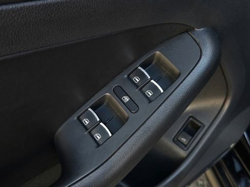 Used 2015 Volkswagen Jetta GLI SE FWD image 12