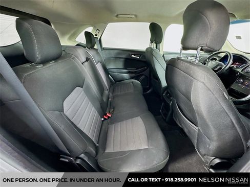Used 2019 Ford Edge SE image 25