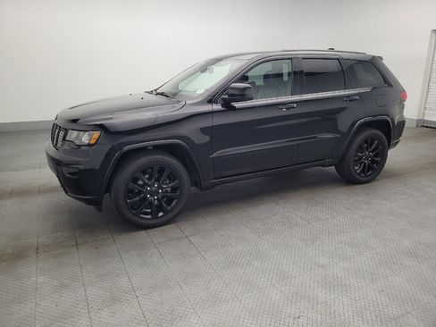 Used 2019 Jeep Grand Cherokee Altitude image 2