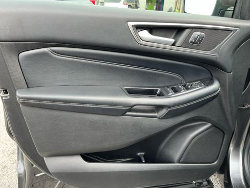 Used 2017 Ford Edge Titanium w/ Equipment Group 301A AWD/4WD image 11