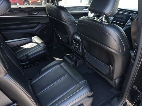 Used 2024 Jeep Grand Cherokee L Limited w/ Luxury Tech Group II image 15