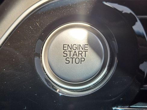 Used 2020 Genesis G70 2.0T RWD image 32