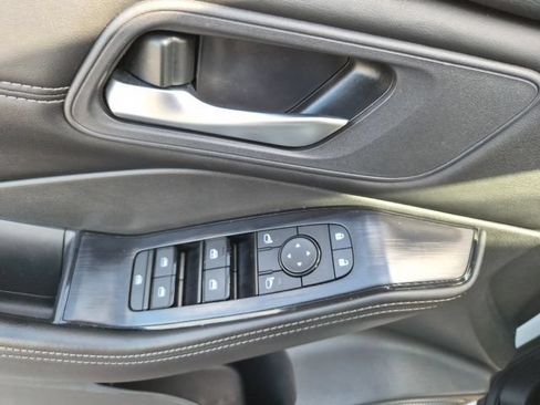Used 2025 Nissan Rogue SV w/ SV Premium Package AWD/4WD image 18